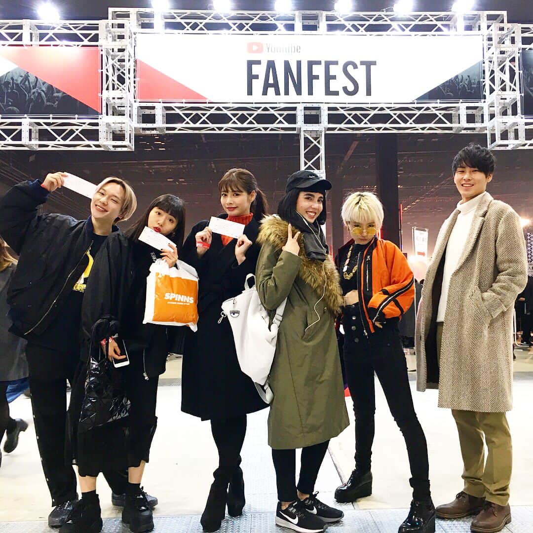 のインスタグラム：「なぜか動画消えてしまったら再ポスト😂😂😂🌈 みんなで #YTFF 行ってきたよ😂😂❤️ 大本命の #バブリーダンス と #岡崎体育 見れて爆上がりした😂😂😂❤️❤️」