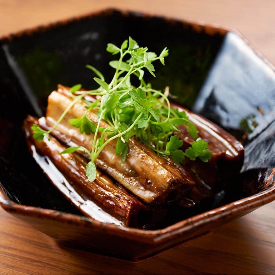 SION canteen&のインスタグラム：「. SION canteen& . 厚切り蓮根ステーキ . 無農薬、有機栽培のお野菜を使ったSIONの野菜料理の数々😊 . #SION #sioncanteen #シオン #キャンティーンアンド #大阪 #淀屋橋 #北浜 #本町 #大阪ランチ #ランチ #野菜 #有機野菜 #旬 #食材 #季節 #料理 #ワイン #洋食の新しい形 #木 #温もり #空間 #無農薬 #有機栽培 #野菜 #vegetables」