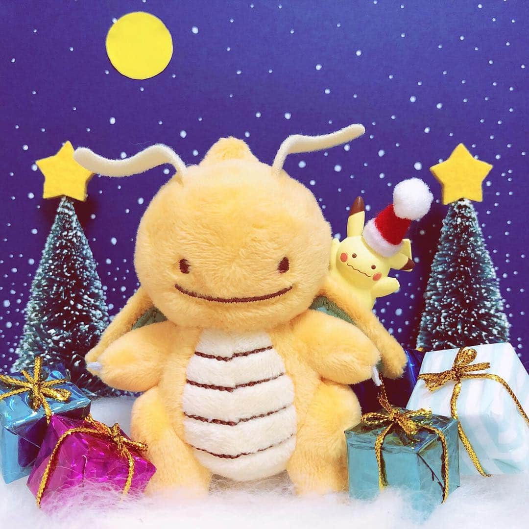 ピカチュウ公式Instagramさんのインスタグラム写真 - (ピカチュウ公式InstagramInstagram)「【今日のピカチュウ】 ピカチュウとカイリューもクリスマスの準備チュウ🎄✨ あれ❓もしかしてふたりとも、メタモン……😲💦 #pikachu #dragonite #ditto #pokemon #pikachu_snap #photooftheday #christmas #ピカチュウ #カイリュー #メタモン #ポケモン #クリスマス」12月18日 18時08分 - pokemon_jpn