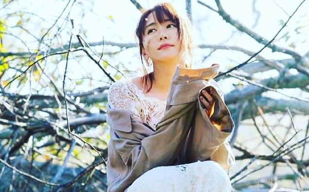 新垣結衣さんのインスタグラム写真 - (新垣結衣Instagram)「全部全部可愛い！！！ 最後の髪型すごい好み😍 たくさんテレビに出てくれるのは嬉しいけどしっかり休んでほしいな… 「Life is Precious」  #新垣結衣#ガッキー#新垣結衣好きな人と繋がりたい #可愛い#ガッキー1番#GMOクリック証券」12月19日 6時27分 - yui_aragaki_funpsage611