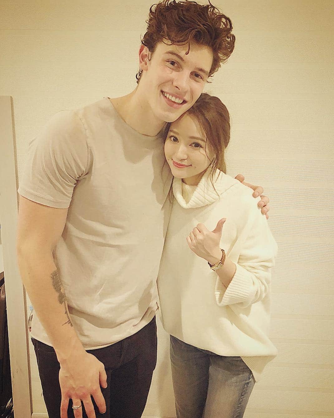 chayさんのインスタグラム写真 - (chayInstagram)「I can't believe it !!!! @shawnmendes 🎸 改めて全てが神曲。 繊細かつ力強いギターの音色も心地よくて。 本当に夢のようなひと時でした。 #shawnmendes #tour #guitar #live #illuminate #theresnothingholdinmeback #ショーンメンデス」12月18日 22時03分 - chay1023_official