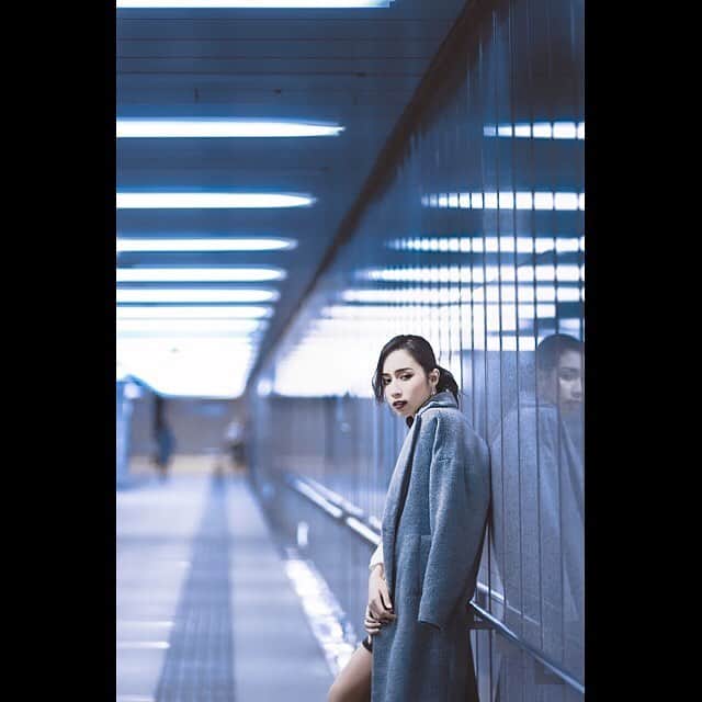 レアンナのインスタグラム：「shooting by @hirokik_  #shooting #camera #me #model #tokyo #japan #shinjuku #shoot #winter #instagood #instalike #instadaily #instalove #beauty #instafollow #instafollowme #night」