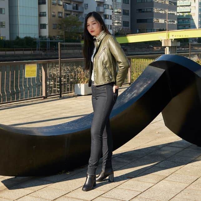 G-Star RAW Japanさんのインスタグラム写真 - (G-Star RAW JapanInstagram)「2017 Autumn/Winter ”New high waist skinny G-Shape jeans” Story #gstarrawjapan #逆さハートジーンズ #うしろすがた #シルエット #サカサハートジーンズ #デニム #ジーンズ #スキニー #ストレッチ #かなり効いてる #新作デニム #ソフトデニム #計4色 #ジーシェイプ」12月19日 10時29分 - gstarraw_jp