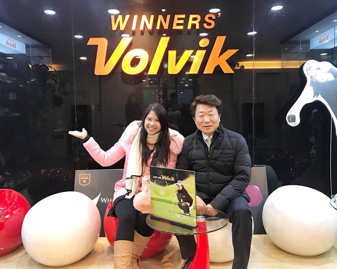 ポーナノン・ファトラムのインスタグラム：「Great time at the Volvik Office😍 #thank for having me💕」