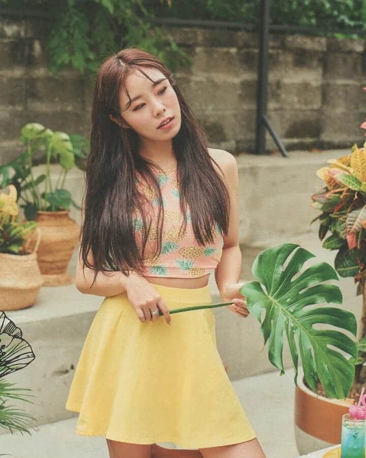 フィインのインスタグラム：「scans - mamamoo 2018 season’s greetings #wheein」