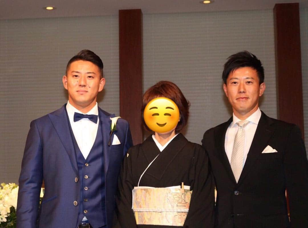 福井優也のインスタグラム：「・ 11/11に入籍して 先日、無事に結婚式を挙げました🤔 入籍に際しまして 祝福のコメントありがとうございました。 頑張りますので今後ともよろしくお願いします🙇  福井優也」