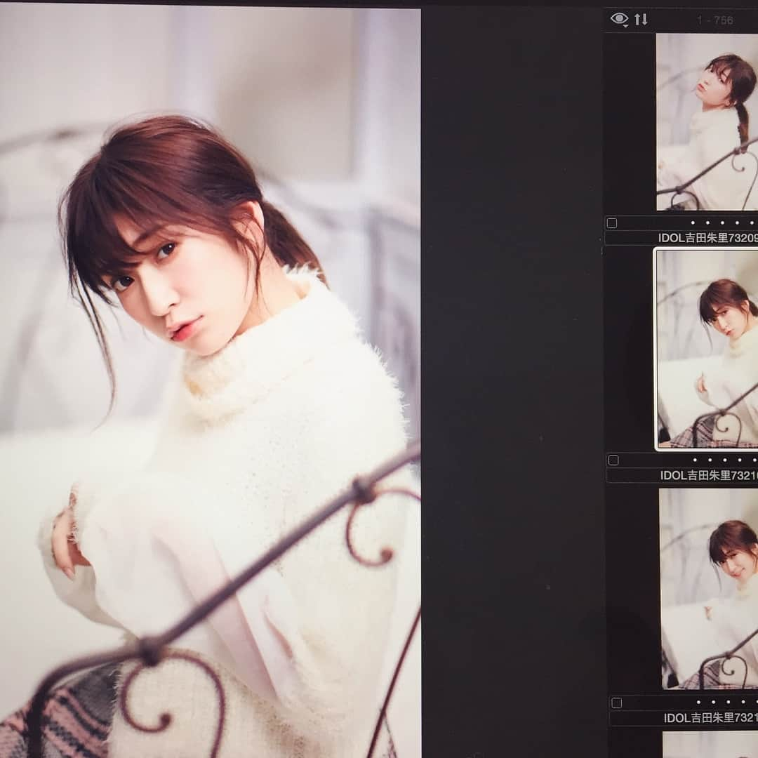 吉田朱里さんのインスタグラム写真 - (吉田朱里Instagram)「IDOL AND READ 013 📕 明日発売です❤️⭐️ . 私のアイドル人生語りました(OvO) インタビュー途中涙が出そうだったのはここだけの話。 是非チェックして下さいね！」12月19日 17時25分 - _yoshida_akari