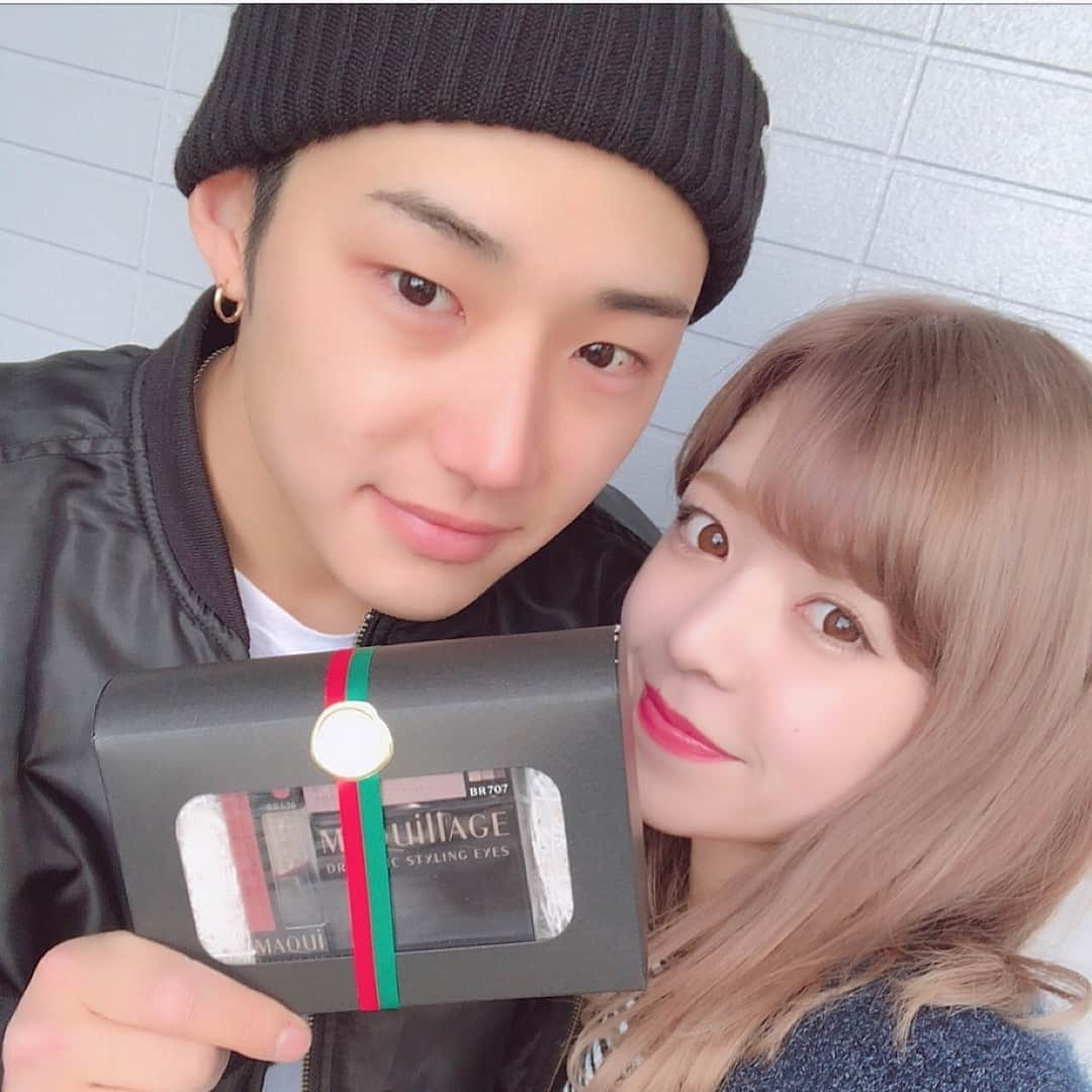 二宮天翔のインスタグラム：「いつもお世話になってる りこにプレゼント♡ 喜んでくれてよかった！ これからもよろしくね♡ #奥さん #りこちゃん #いつもありがとう #ワタシプラス #ギフト Sponsored:@watashiplus」