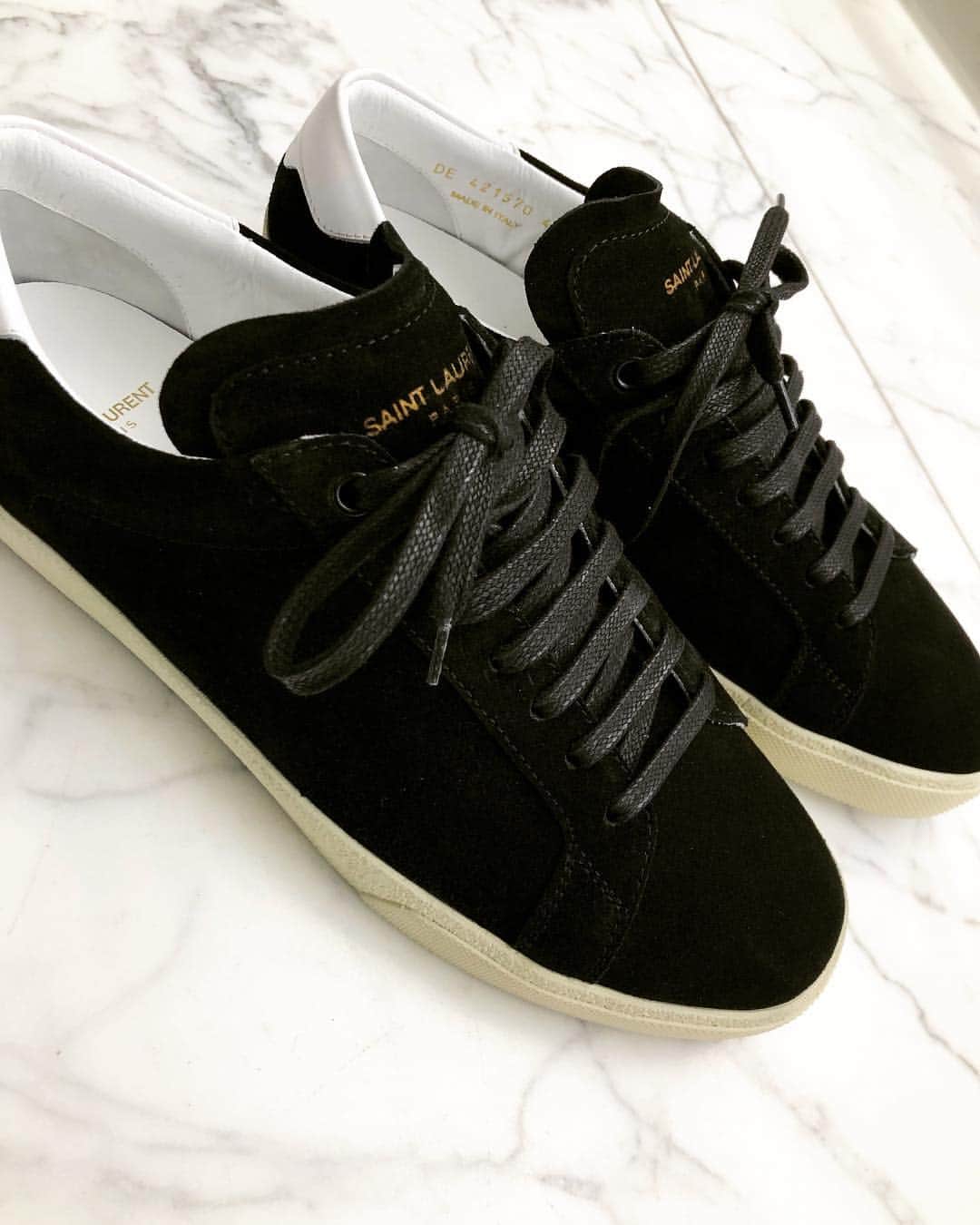 luzのインスタグラム：「新しい靴やけど 忘年会やけどでも履こう(´ω`) I bought this sneakers at SAINT LAURENT.  #sneaker #saintlaurent #luz #靴やけど」