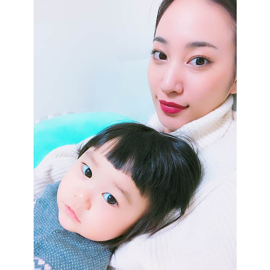 藤本奈月さんのインスタグラム写真 - (藤本奈月Instagram)「最近よくなにしてるの？と聞かれる事が増えてきたので…近況報告です。 . .  2017年6月1日に立ち上がりました「インセントグループ福岡支部」の支部代表に就任いたしました。 . .  就任と言うと少し大げさな気もしますが、 管理職と言う責任ある立場になり、身の引き締まる思いです。  インセントグループは主に 福岡出身の #山本美月 #松元絵里花 や #桜井日奈子 #山本舞香 #井上和香 などが所属している事務所です。  17歳の頃に所属して10年経った今、 こう言った形で携わる事が出来て本当に嬉しいです。 . .  6月からスタートし、12月までのこの半年間、主に新人開発で動いておりました。 今月から新体制になり、新マネージャーも入りました。 大林とは、神戸コレクション、東京ランウェイで進行スタッフとモデルとして出会い、同郷で歳も変わらない事から意気投合。その後紆余曲折あって、 いつか何か一緒にしたいな〜と思っていた大林に今回の話をオファー。 快諾してくれた大林も昨日入社。 これから色々な事をゼロからやって行く事を考えると、とても楽しみです。 . .  子供も産まれ、離職して3年は専業主婦としてやっていこうかなぁと思っていた矢先に、社長から直接お話しを頂いて、 熟考した結果、こんなチャンスは二度と巡ってこない！と思い、引き受けさせて頂きました。 いつかは、と思っていた夢が叶った様な気持ちです。 自分では力不足では無いかと不安になる所もありましたが、「奈月がやる事に意味があるんだ」と仰って頂き、背中を押されて自信が付きました。 . .  モデルを10歳から始めて17年。失敗も挫折もありましたが、続けてきた結果がしっかり昇華出来て、 これまでお世話になった方々に本当に感謝の気持ちでいっぱいです。本当にありがとうございました。 . .  今後は、子育てと両立しながらモデルの仕事も続け、プレイングマネージャーのような感じで動いて行く事になりそうです。 . .  所属者も増えてきて、現在写真に載せた5名以外にも6歳から21歳までの8人になりました。 オフィスはパルコ新館5階 シェアオフィスのThe Company内です！  まだまだこれからの事務所で、未熟な私たちではありますが、御指導、ご鞭撻の程よろしくお願い申し上げます。  長くなりましたが、読んでくださってありがとうございます😊 . . . . #インセントグループ #モデル事務所 #モデル募集 #ワーキングママ #モデル #福岡 #インセント #イデア #イリューム #モデルオーディション #天神 #パルコ #女優 #タレント #キャスティング #キッズモデル #ジュニアモデル」12月19日 21時47分 - natsuki_n2k