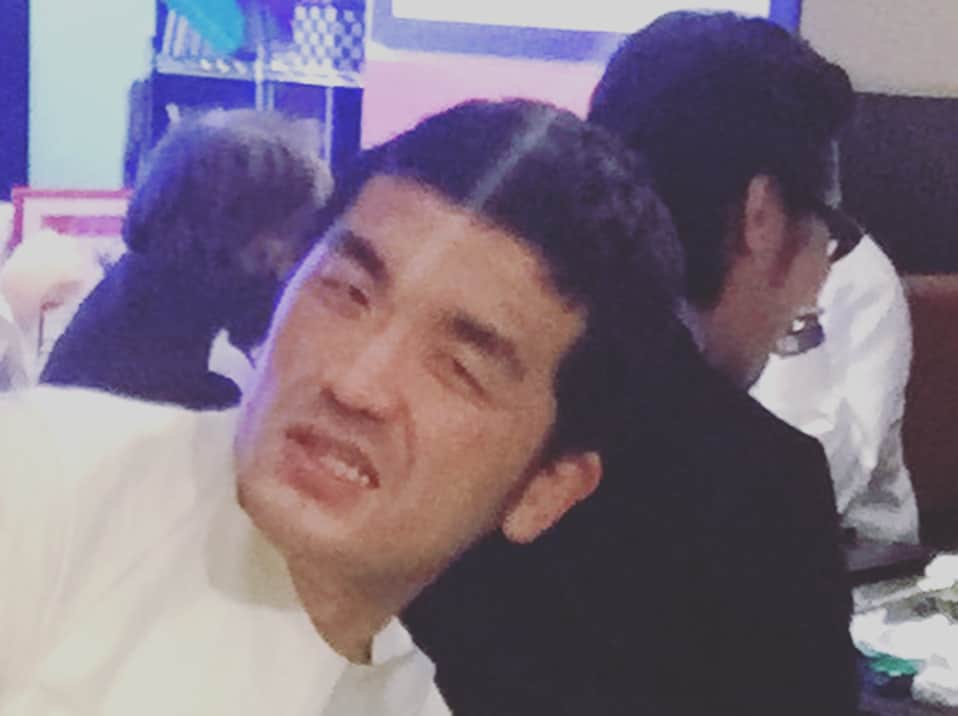 馬場園梓さんのインスタグラム写真 - (馬場園梓Instagram)「こんばんは〜！ 昨日は、 すゑひろがりずの三島ちゃんも誘って、 行きつけの焼肉屋さんへ♪  お肉はもちろんのこと、 塩ダレで絡めていただく鉄板鍋が激烈なうまさ！  オススメ！  最後は女将さんと  ルン♪ 「夕日鍋と焼肉のお店うえだ」  東京都墨田区両国2-18-2 さとうビル1階  やっぱり、 三島ちゃんのキメ顔が気になるなぁ、、、、 #yeah #happy #焼肉 #ホルモン #鉄板鍋 #スカイツリー鍋 #両国 #miho  #隅田美保 #すゑひろがりず #三島ちゃん #キメ顔 #コンサルタント顔 #球体 #ご機嫌 #ルン♪」12月19日 23時41分 - babazonoazusa