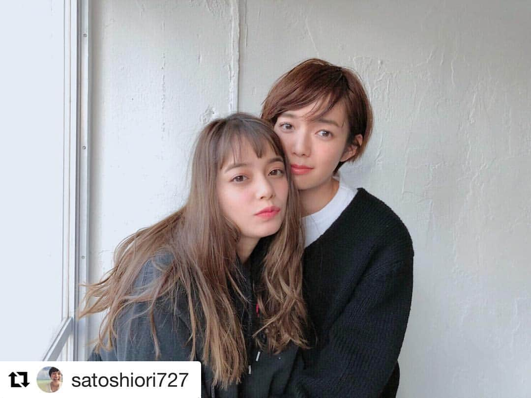 岸本セシルさんのインスタグラム写真 - (岸本セシルInstagram)「しちゃん💛 年内最後の一緒に撮影😭残念ながら組の撮影は無かったけど、ずっとニコニコしてるしーちゃんを見て(周りのスタッフもニコニコ)癒されていた寝不足気味のおばちゃん🙄☺️🤣いつも楽しい現場です💛寝顔、、絶対半目な気がする🤔w  #ルゥも大人ジャケットほしいなぁ #軽くて #お尻まで隠れるやつ #探そ🙈  #Repost @satoshiori727 (@get_repost) ・・・ るたん❣️ #今日は朝からるぅとずっといっしょ#休憩時間にロケバスですやすやと眠る姿が可愛すぎて美しすぎて#ずっと見ていたことをここに告白します#写真は私だけのたからものにします🙈#撮ってたんかい😛#本日の企画はジャケット特集✨#大人が着るものだと思っていましたが#そういえば私もすっかり大人なので挑戦してみようと思い#早速リネンのジャケットを頼みました☺️#届いたらお伝えしますね☺︎」12月20日 9時56分 - cecil_lu