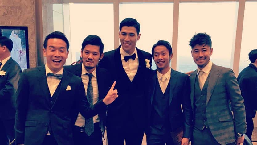 田中裕介さんのインスタグラム写真 - (田中裕介Instagram)「ジンヒョンの結婚式へ！ 先日韓国に行ってきました！！ 素晴らしい式に参加できて良かった！ありがとうジンヒョン！！！ 今週末の天皇杯もチーム一丸で勝ちましょう‼︎ #写真は #ちーむおゆぬー #式後に韓国料理店へ #辛かった #けど美味しかった #キヨは脳しんとう大丈夫です #コウタとはプライベート含め3回目の来韓 #辛さに強い蛍さん #余裕の顔だね #辛さに苦しんだ清武さん #ピースは強がってるね #式は素晴らしい場所で #ジンヒョンスタイル良くてタキシード似合いすぎ #コウタもビックリして目裏返ってるよ #楽しかった #また行きたいなあ #週末も応援よろしくお願いします」12月20日 8時34分 - yusuketanaka_official