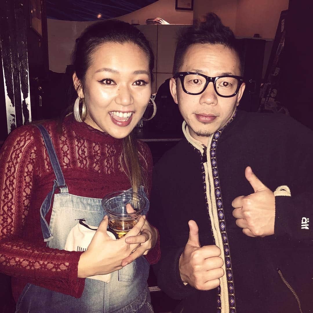 のインスタグラム：「今年は女6人の夢がたくさん叶った年でした。 自分たちから動き出して、ひとつひとつ実現できたことが誇り。 そして力を貸してくれたり、与えてくれたりしたすべての皆さまに感謝🙏 きっといつか忘れるけど、絶対何度も思い出す2017年  #2017 #bestyearofmylife #keepgoing #oreskaband  #bagdadcafethetrenchtown  #drummer  #SIGR2017 #clubasia」