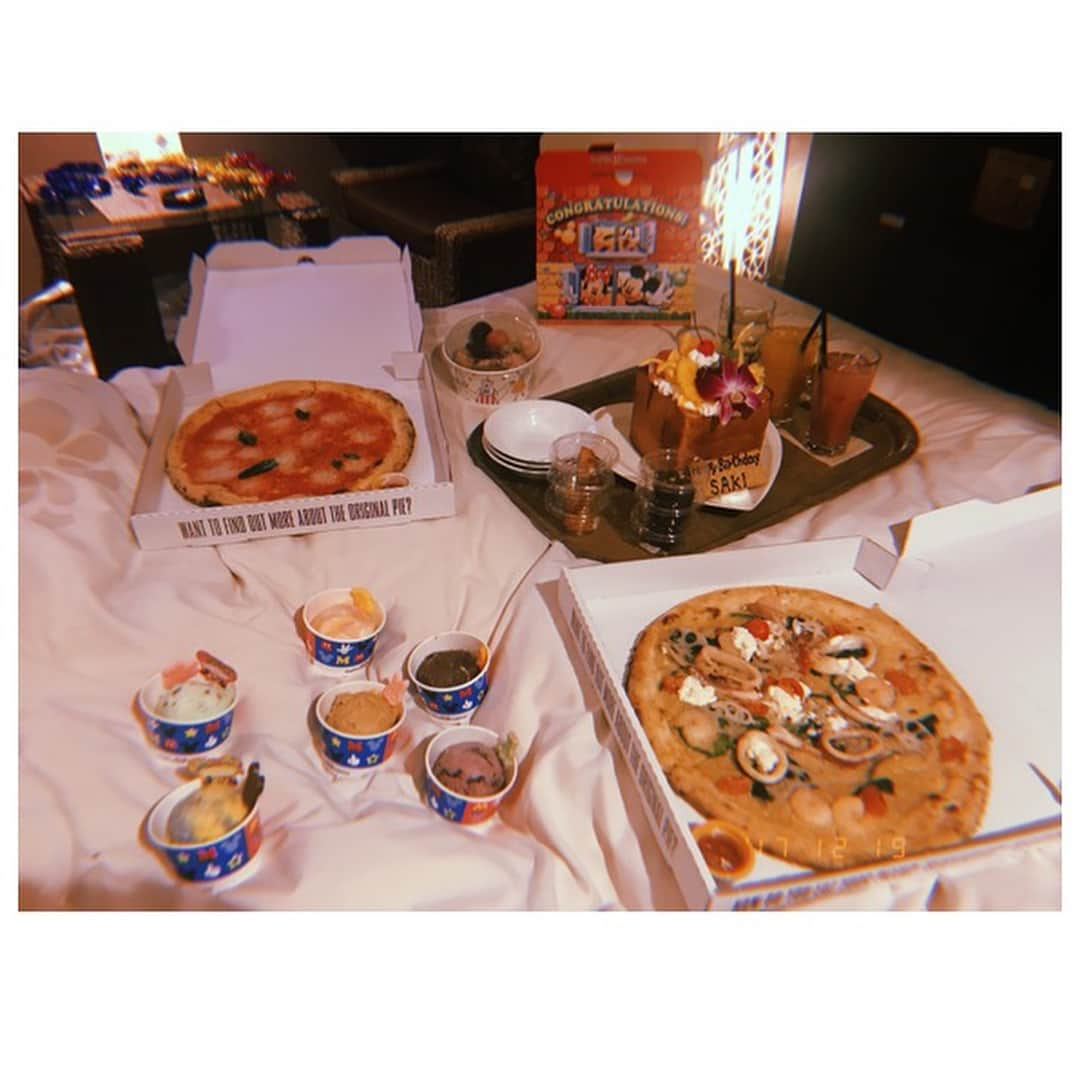 清水佐紀さんのインスタグラム写真 - (清水佐紀Instagram)「✶yesterday✶ #happybirthday #surprise #party #🎉 #balloon #star #heart #🎈 #⭐︎ #❤️ #pizza #donuts #icecream #🍕 #🍩 #🍨 #bigsmile  #☺️ #bestfriends #小山ひかる #里久鳴祐果」12月20日 12時59分 - saki___shimizu