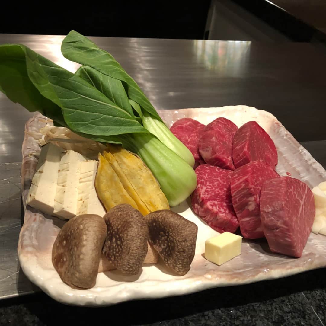 河合竜二さんのインスタグラム写真 - (河合竜二Instagram)「昨日は退院祝いに極上のタンパク質をと、  円山整形外科のともさんと☠️と鉄板焼きへ  Dr.との会話は回復へのヒントが盛りだくさん。 今後の話もかなり刺激になりました🤔  ともさんありがとうございます😋  #円山整形外科 #北海道コンサドーレ札幌 #北海道のサッカー発展 #スーパードクターS #ステーキ円山 #味も極上🥩 #☠️」12月20日 13時46分 - ryuji.kawai444