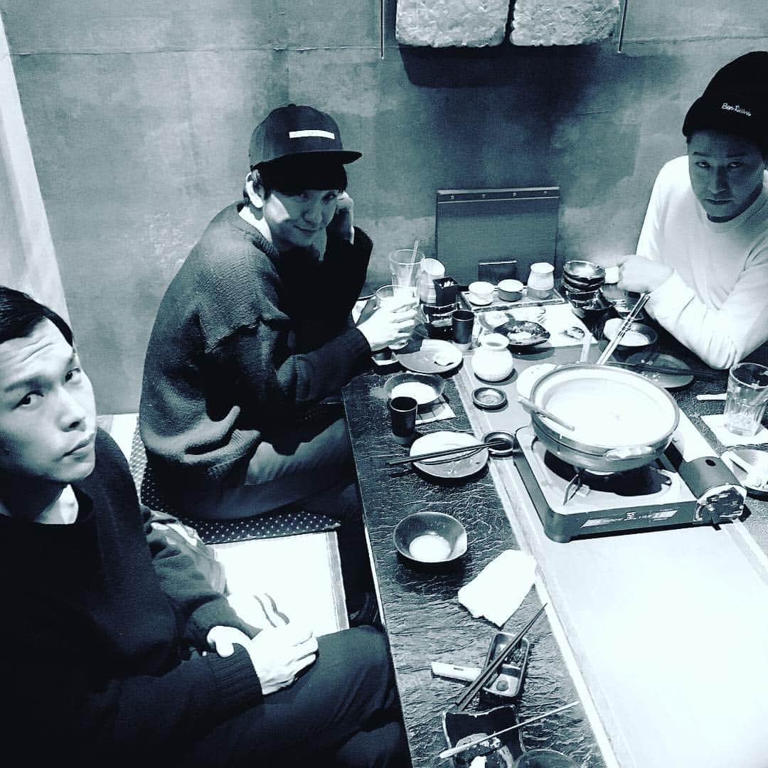 長田庄平のインスタグラム：「「少し空いた夜は。」 日時：1月15日（月）19:00-20:00（開場18:45） 会場：神保町花月 出演：パンサー・向井、チョコレートプラネット・長田、ハライチ・岩井(ワタナベエンターテインメント) 前売1,800円／当日2,000円  チケット発売日：12月22日(金) #トークライブ #やっちゃいます #同期 #決着 #トークライブ出来る顔じゃねぇ #パンサー向井 #ハライチ岩井 #チョコレートプラネット長田」