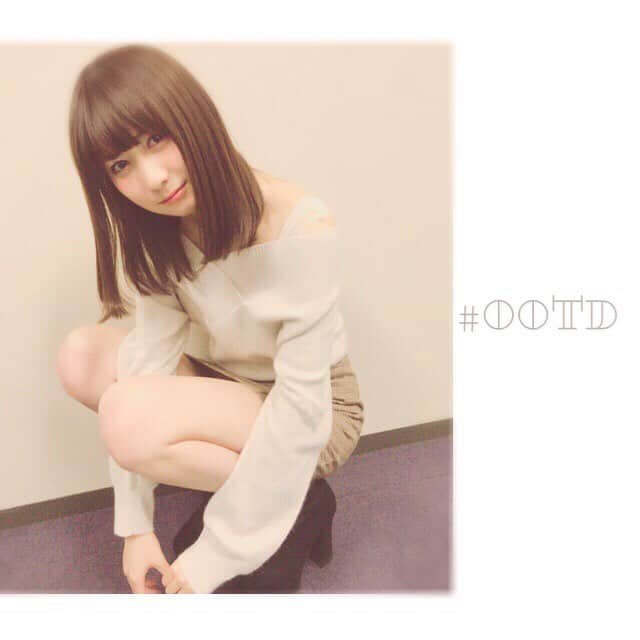 森田ワカナのインスタグラム：「#ゆるニット #ootd  #何か忘れたけど収録してました #lilybrown」