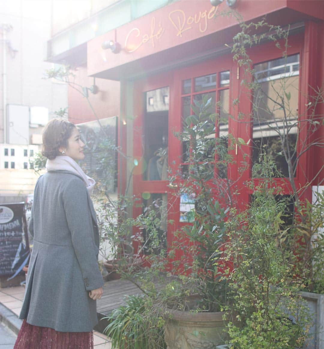 大野南香のインスタグラム：「歩いててたまたま見つけた素敵なカフェに入るのがとてもすき❤︎ 趣味は散歩です🚶 #everydayhappy」
