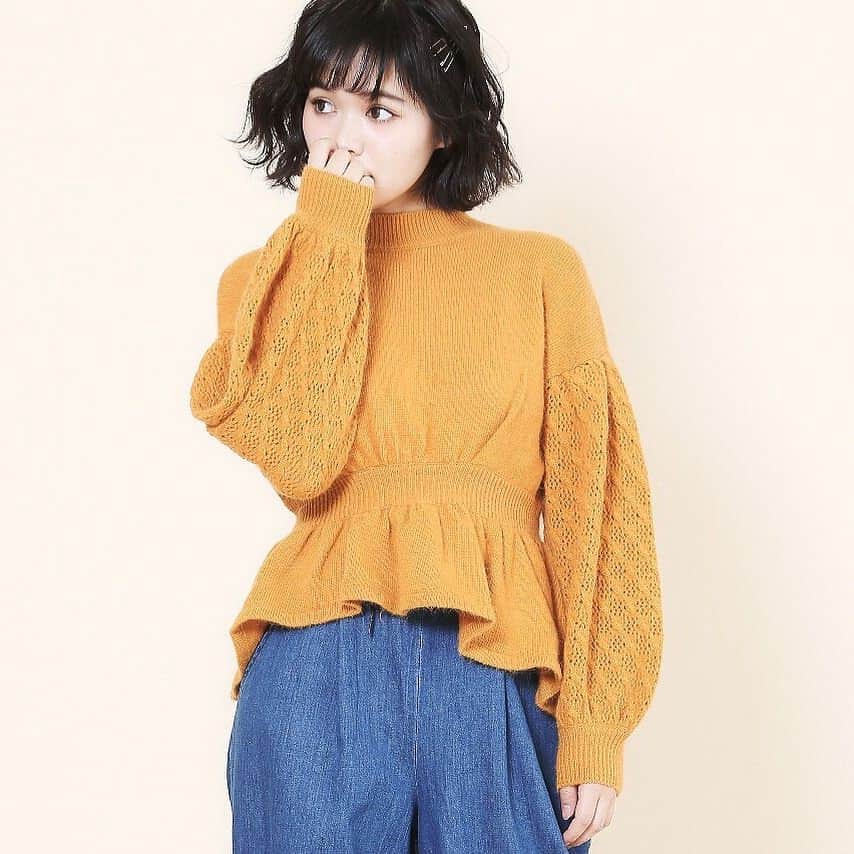 Marbleeのインスタグラム：「♡NEW♡ 【　JEILY11月号掲載　】　 つい触りたくなるフワフワのアンゴラ素材が可愛いニットトップス。 柄編地のたっぷりとボリュームのある袖が今年らしい1枚です♪ トレンドのビスチェとの相性も◎ アシンメトリーのヘムラインの下にはワイドパンツを合わせて☆ . . ☑︎アンゴラペプラムニットトップス☑︎ 全3色 ¥12,800＋消費税 . . ☆＊*‥…★…‥*＊☆◆☆＊*‥…★…‥*＊☆◆☆＊*‥…★…‥*＊☆☆＊*‥…★…‥*＊☆◆☆＊*‥…★…‥*＊☆◆☆＊*‥…★…‥*＊☆☆＊*‥…★…‥*＊☆◆☆＊*‥…★…‥*＊☆◆☆＊*‥…★…‥*＊☆ . . #marblee #マーブリー #coordinate #code #fashion #instafashion #ootd #outfit #new #新作 #ニットコーデ #大人かわいい #大人女子 #人気アイテム #コーディネート #ファッション #ニット #knit #雑誌掲載アイテム #fashionpost #sweater #セーター #マスタード #アンゴラ #angora #アンゴラニット #アシンメトリー #ワイドスリーブ #ボリュームニット」