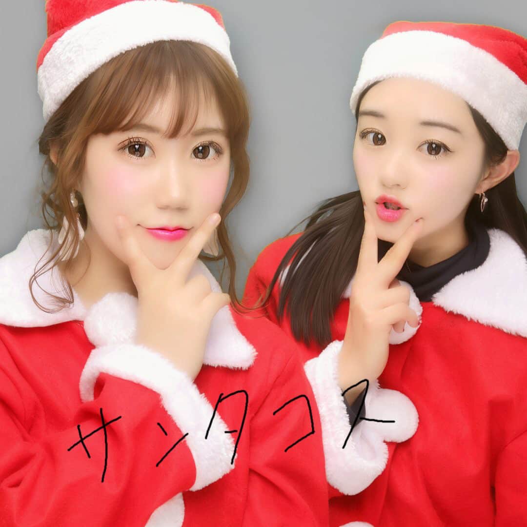のインスタグラム：「こんな時間に調子乗った爆弾投稿ごめんなさい。  #サンタコス #すぐ調子乗る #小川鈴華 #親友」