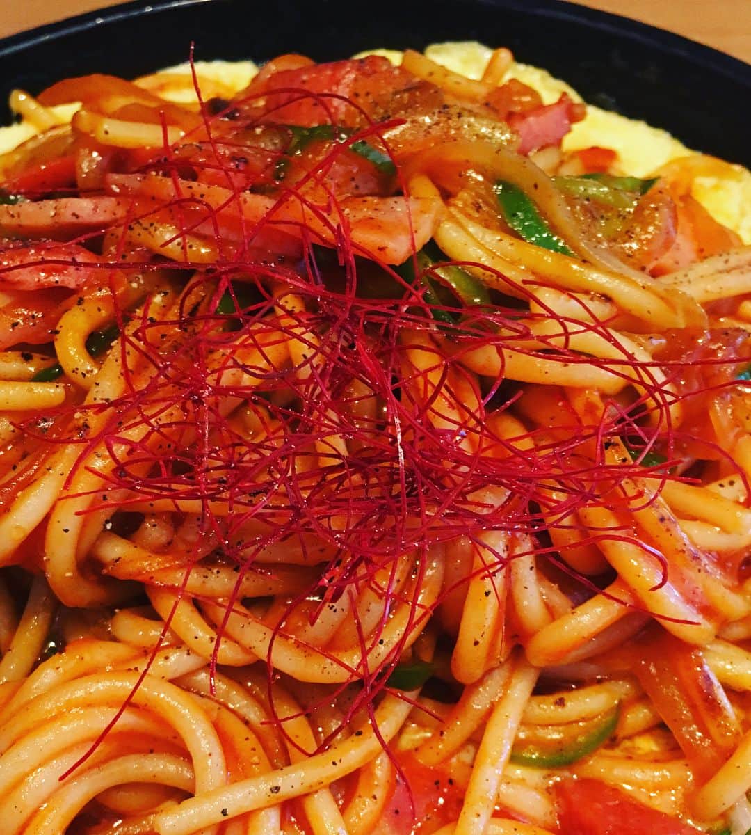 加藤紀子のインスタグラム：「似た物食べるねウェンズデー。お昼は名古屋“チャオ”でホットナポリタン、 夜はお家で茄子のトマトグラタン（紫キャベツと人参のクミンサラダ）。 トマトソース好きだねー！みたいになりましたが、たまにはそんな日も🍅🍅🍅 #🍅」