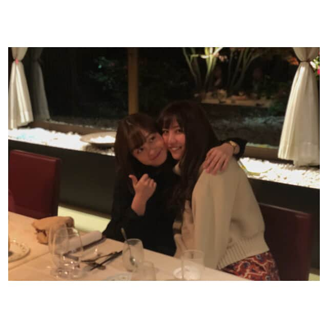 石川恋さんのインスタグラム写真 - (石川恋Instagram)「かんな🐰💓💜6個も離れているとは思えない。妹のようでお姉ちゃんみたいな不思議なお友達😎免許証の写真も奇跡の一枚だったよ。本当にびっくりした。天使。#橋本環奈 さん #警視庁いきもの係 #大好き」12月21日 9時46分 - ren_ishikawa