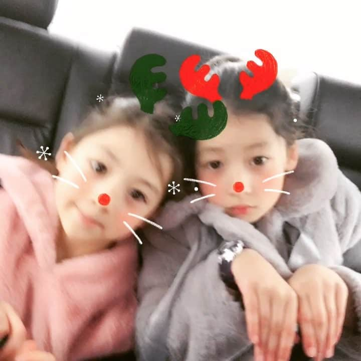 Ava 2008.07 Ellie 2011.04のインスタグラム：「. . . Two dorky #rudolphs 🎄 . . #루돌프사슴코」