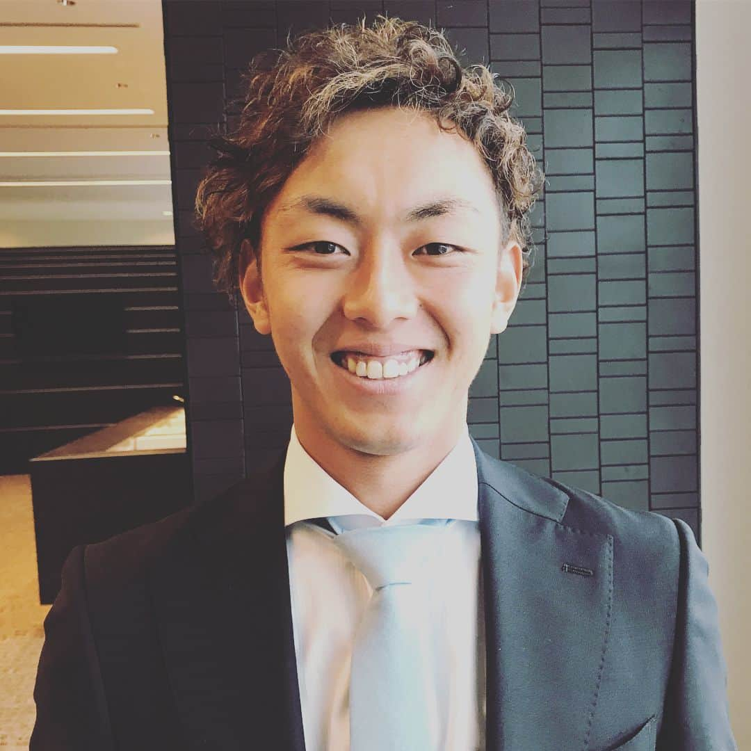 福岡ソフトバンクホークスさんのインスタグラム写真 - (福岡ソフトバンクホークスInstagram)「#モバイル公式サイト で #スーツ #フォトギャラリー 公開中 #契約更改 #嘉弥真新也 #今宮健太 #softbankhawks #ホークス」12月21日 11時35分 - softbankhawks_official