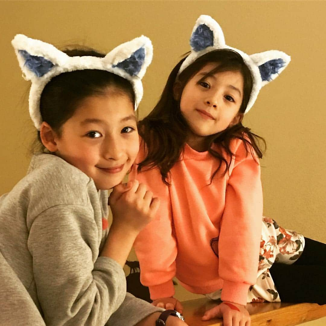 Ava 2008.07 Ellie 2011.04のインスタグラム：「. . . Two sweet #wolves . . 외로운 #늑대 두마리👯‍♀️」