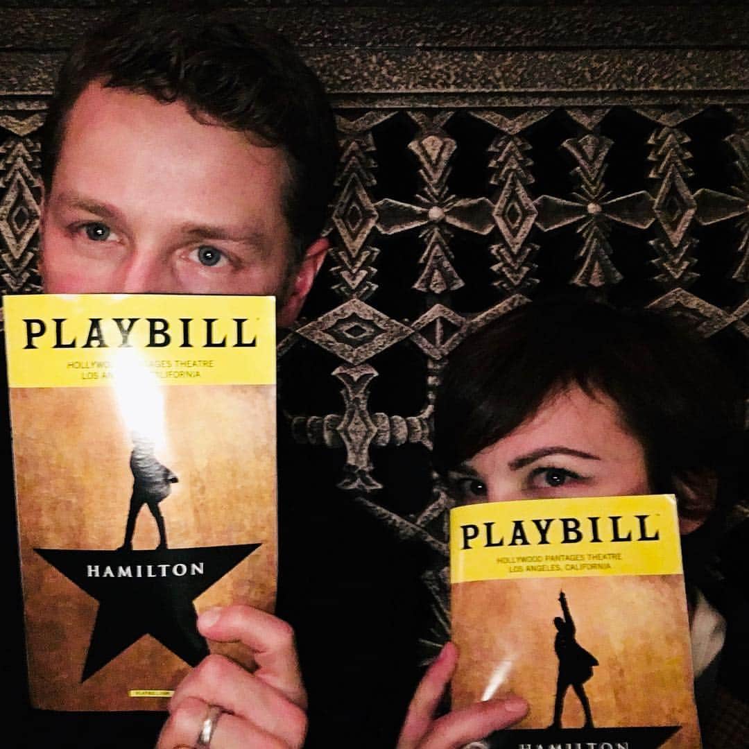 ジョシュア・ダラスのインスタグラム：「Mind. Blown. Thank you @hamiltonmusical. And thank you #linmanuelmiranda and @joshuahenryofficial and the entire LA company! #myshot @hollywoodpantagestheatre #ginnifergoodwin EYC you’re the best. Thank you.」