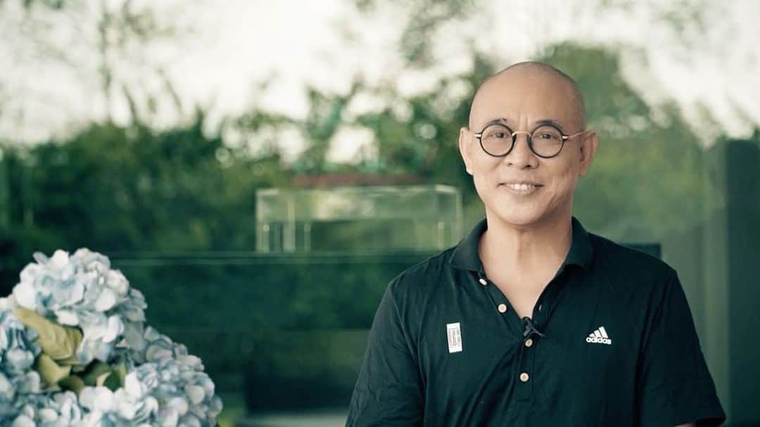 ジェット・リーのインスタグラム：「Thank you my fans and friends for all the support this year. I wish you all happiness and peace in the coming new year!  #jetli」
