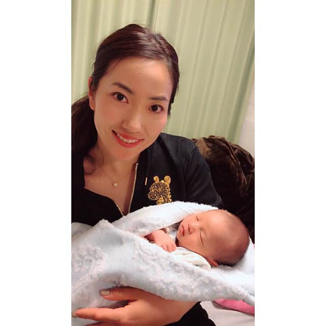 笠りつ子さんのインスタグラム写真 - (笠りつ子Instagram)「私、叔母ちゃんになりました💖💖 会えないと思ったら 会えたから嬉しい😭❤️❤️❤️ 生まれてきてくれありがとう 産んでくれてありがとう #優也 父と母の名前をいれました🙏」11月27日 22時50分 - ryuritsuko