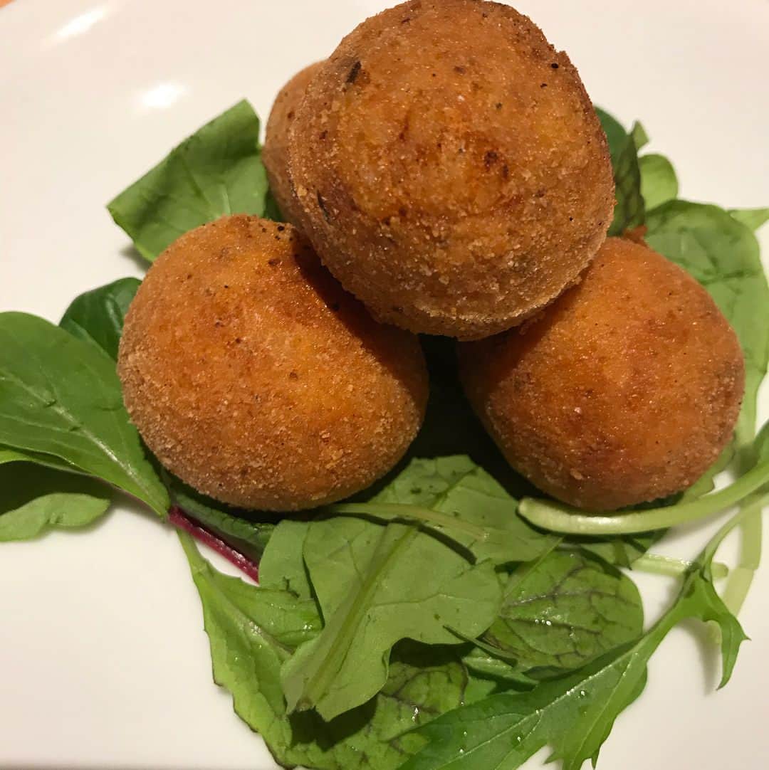 OKAPYさんのインスタグラム写真 - (OKAPYInstagram)「・ 今日は飯田市出身のボーカリスト 奈菜さんと打ち合わせご飯へ😍❤️ 来たる12/23の OKAPYクリスマスワンマンライブ 長野編にて セッションさせて頂きます😆⭐️✨ これを機に長野、 飯田の活動も増やしたいな‼️ 色んな話沢山聞けてよかった😂✨ ・ 奈菜さんは飯田名酒の喜久水の CMソングも歌われてるんだよ😍🍶 ・ あたしも長野のCMとか やりたいなぁ〜〜😂😂😂😂‼️‼️ ・ #北澤奈菜 さん#クリスマスワンマンライブ#長野#飯田#OKAPY#頑張る ぞ！！！！！#イタリアン#むっちゃ美味しかった〜〜😭❤️」11月27日 23時08分 - okapy0614