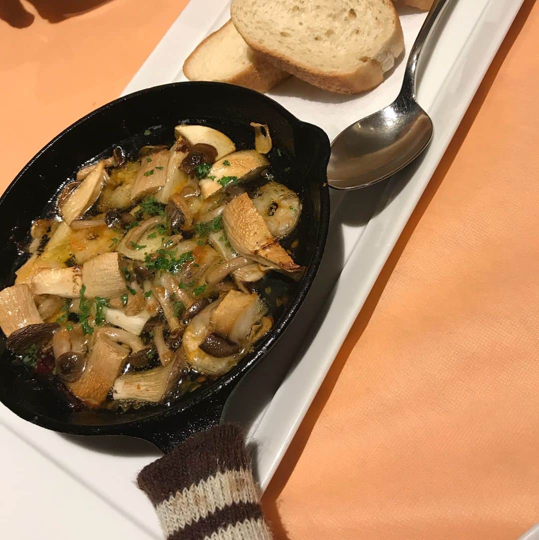 OKAPYさんのインスタグラム写真 - (OKAPYInstagram)「・ 今日は飯田市出身のボーカリスト 奈菜さんと打ち合わせご飯へ😍❤️ 来たる12/23の OKAPYクリスマスワンマンライブ 長野編にて セッションさせて頂きます😆⭐️✨ これを機に長野、 飯田の活動も増やしたいな‼️ 色んな話沢山聞けてよかった😂✨ ・ 奈菜さんは飯田名酒の喜久水の CMソングも歌われてるんだよ😍🍶 ・ あたしも長野のCMとか やりたいなぁ〜〜😂😂😂😂‼️‼️ ・ #北澤奈菜 さん#クリスマスワンマンライブ#長野#飯田#OKAPY#頑張る ぞ！！！！！#イタリアン#むっちゃ美味しかった〜〜😭❤️」11月27日 23時08分 - okapy0614