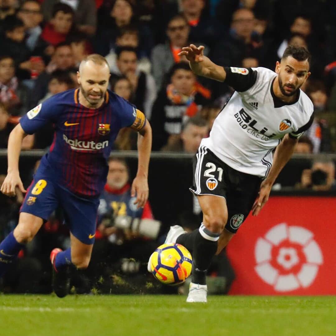 マルティン・モントヤのインスタグラム：「Muy orgulloso de este equipo y de esta afición🔥🦇 seguimos sumando💪🏼 #amuntvalencia ⚫️2️⃣1️⃣⚪️」