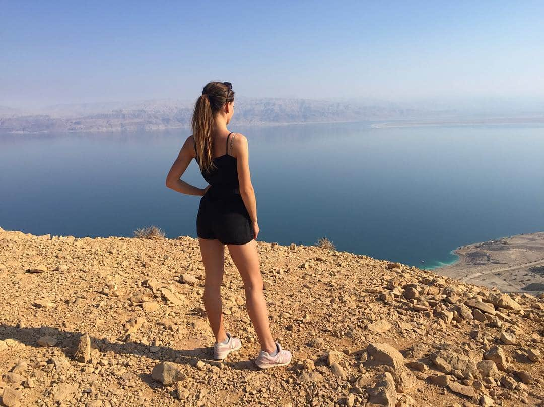 Karolina Bojarさんのインスタグラム写真 - (Karolina BojarInstagram)「At the top 🌏🇮🇱 • #EinGedi #DeadSea #Jordan #travel #mountains」11月28日 3時13分 - bojarmeow