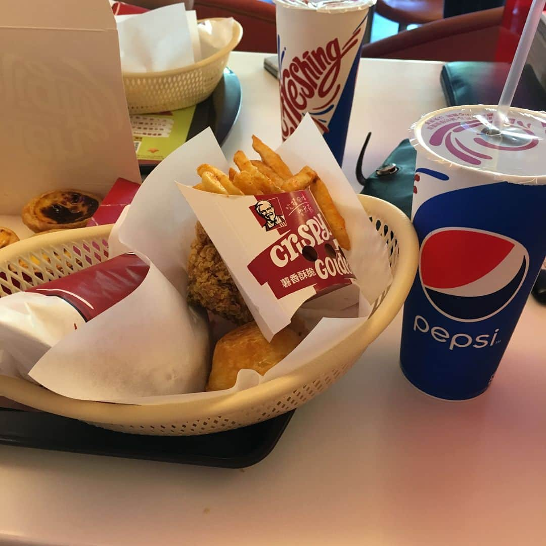 若月健矢のインスタグラム：「#ケンタ#KFC#うまい#台湾#你好#加油」