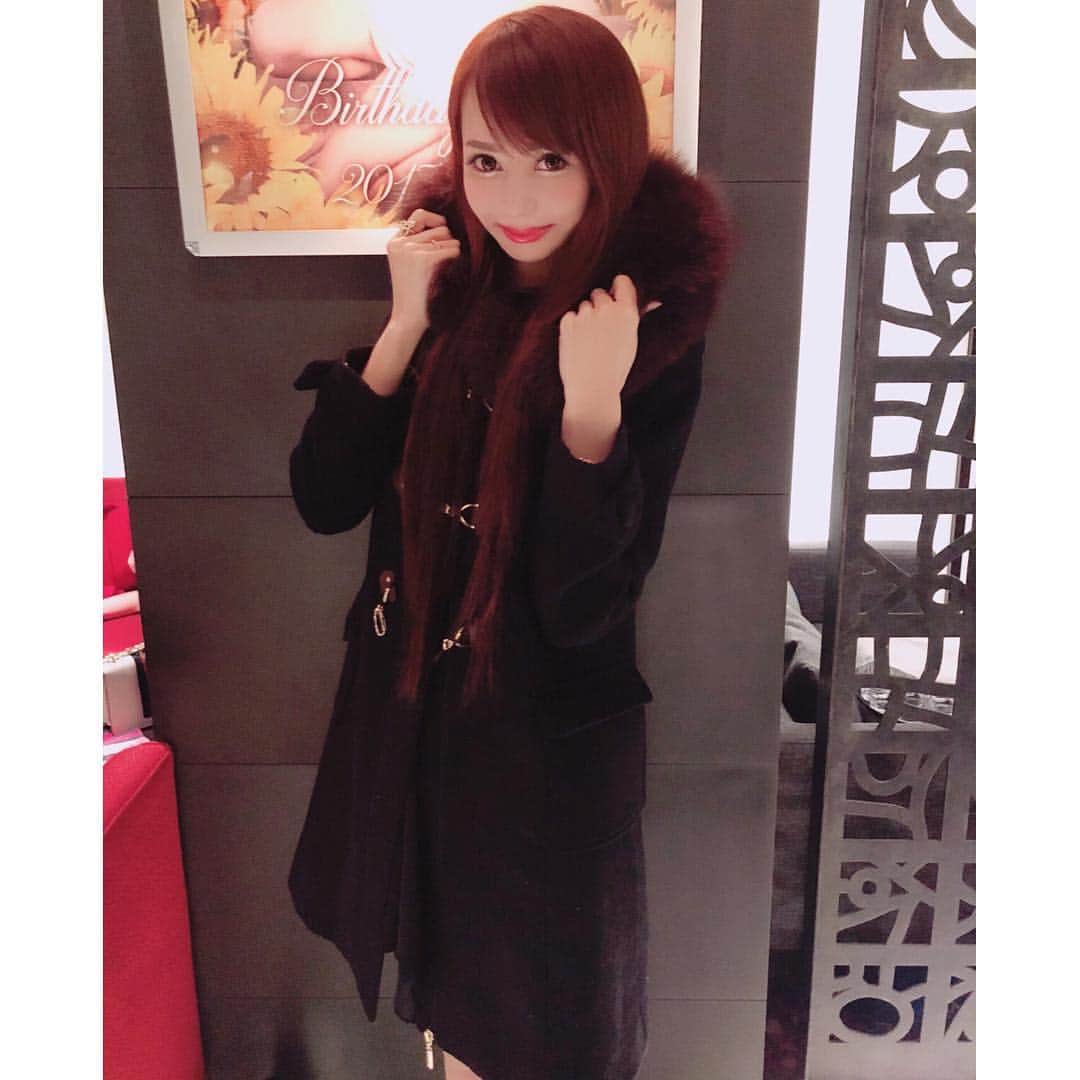 望月美穂のインスタグラム：「毎日寒すぎる(｡•́ωก̀｡)❄️ . @emiriawiz_officialのFOXファーロングダッフルコート💓 もっこもこ可愛くて暖かいよー♥️ . . #EmiriaWiz#エミリアウィズ #お気に入り#ダッフルコート #東京#新宿#歌舞伎町 #キャバクラ#キャバ#キャバ嬢 #フォローミー#followme#follow #tagsforlikes#tflers#instagood #instalike#instadaily #tokyo#shinjuku#kabukicho #fashion#fashionable#fashionista」