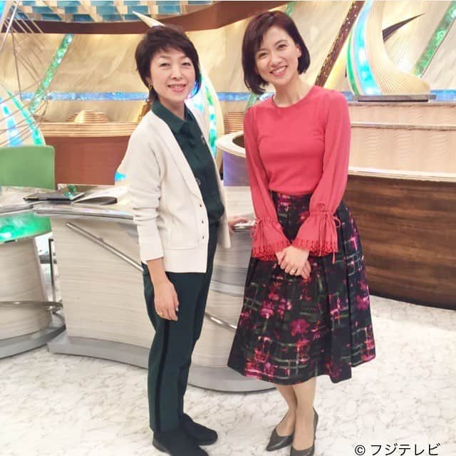 フジテレビ「とくダネ！」のインスタグラム：「４日もあいて、お久しぶりになってしまいました😱祝日に３回も投稿した反動やんというツッコミが聞こえてくるような、こないような… お久しぶりです🙇‍♀️ 少しお久しぶりになってしまった今日の投稿は、梅津アナと平野リポーターの2ショットからお届けします👭💖 梅津アナ☞#ANAYI 平野リポーター☞#PICONE  #とくダネ #平野早苗 #梅津弥英子 #女子アナコーデ #スタイリスト #岡のぞみ」