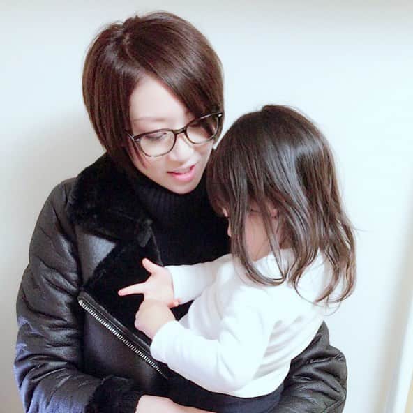 鳳翔大さんのインスタグラム写真 - (鳳翔大Instagram)「仲良し😬 叔母と姪。二人は仲良し😬  #叔母と姪 #beautyopticalsalon」11月28日 18時56分 - dai_hosho_official