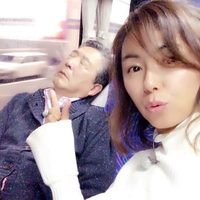 のインスタグラム：「路線バスで寄り道の旅🙌お正月スペシャルの撮影をしております✨毎年5時間放送のバス旅お正月スペシャル番組❗️徳さんはお正月スペシャルだろうがいつも通り、爆睡です🤣  #路線バスで寄り道の旅  #徳さん安定の爆睡 #スペシャルの衣装は #doublestandardclothing」