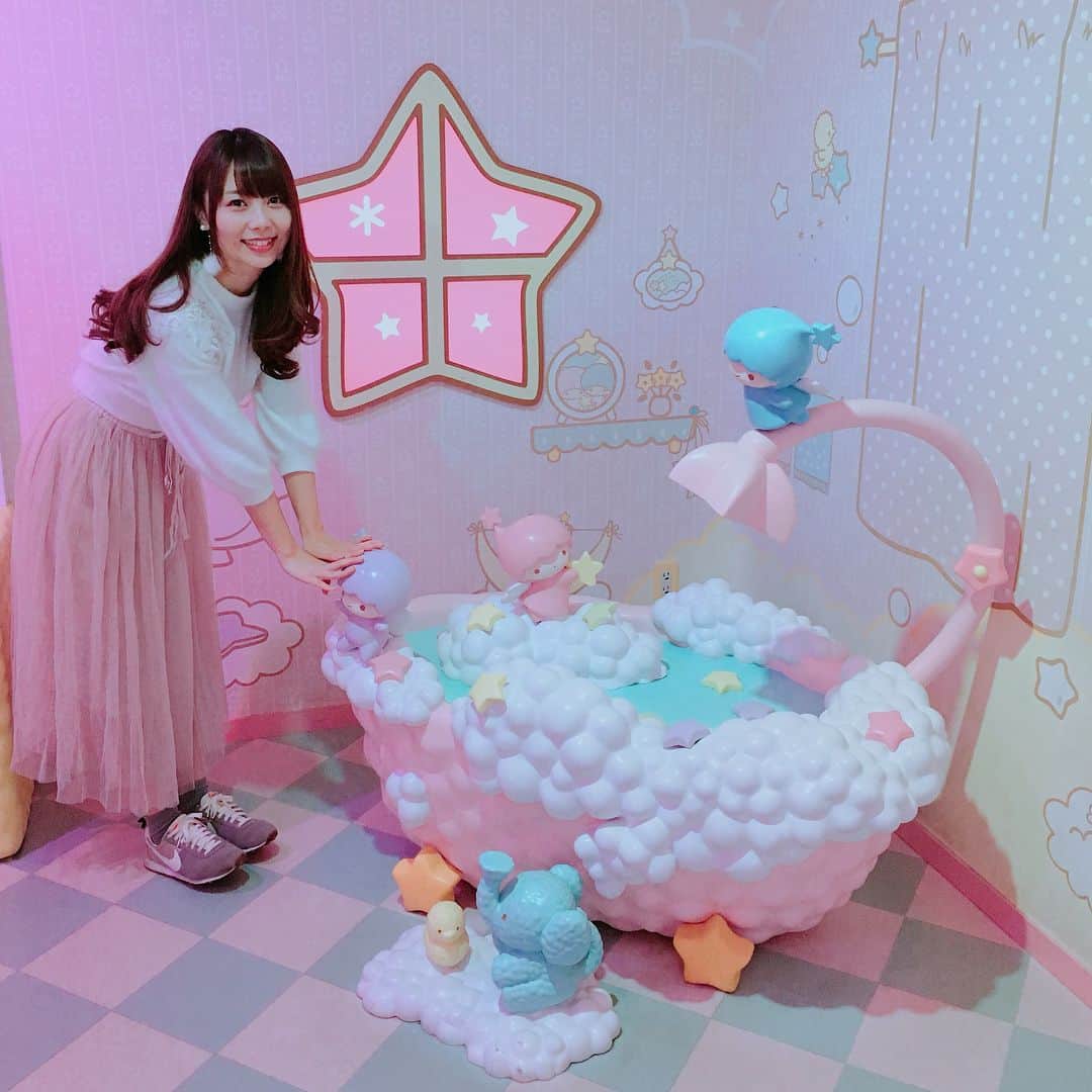 西村季里子のインスタグラム：「・ キキ&ララ🌙 ゆめかわいいワールドだった💓 #サンリオ#サンリオピューロランド  #キキララ#kikirara#リトルツインスターズ  #littletwinstars #ゆめかわいい #pink#pastel #color#☆ #follow#followme #instagood」
