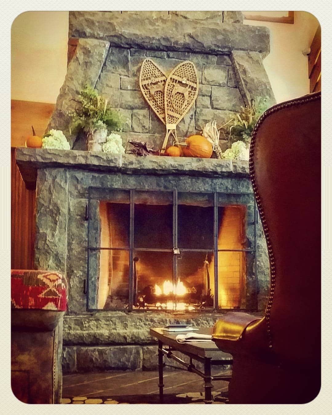 Lu Lanotteさんのインスタグラム写真 - (Lu LanotteInstagram)「Fire!!!! . . . . . #skateamerica #finalgp #lakeplacid #fireplace #photography #photo #shooting #newyork #america #usa #sa2017 #isu #roadtopeyongchang2018 #cappellinilanotte #fiammeazzurre #coni #fisg #italiateam #fuocosulghiaccio #agorà」11月29日 4時56分 - lulanotte