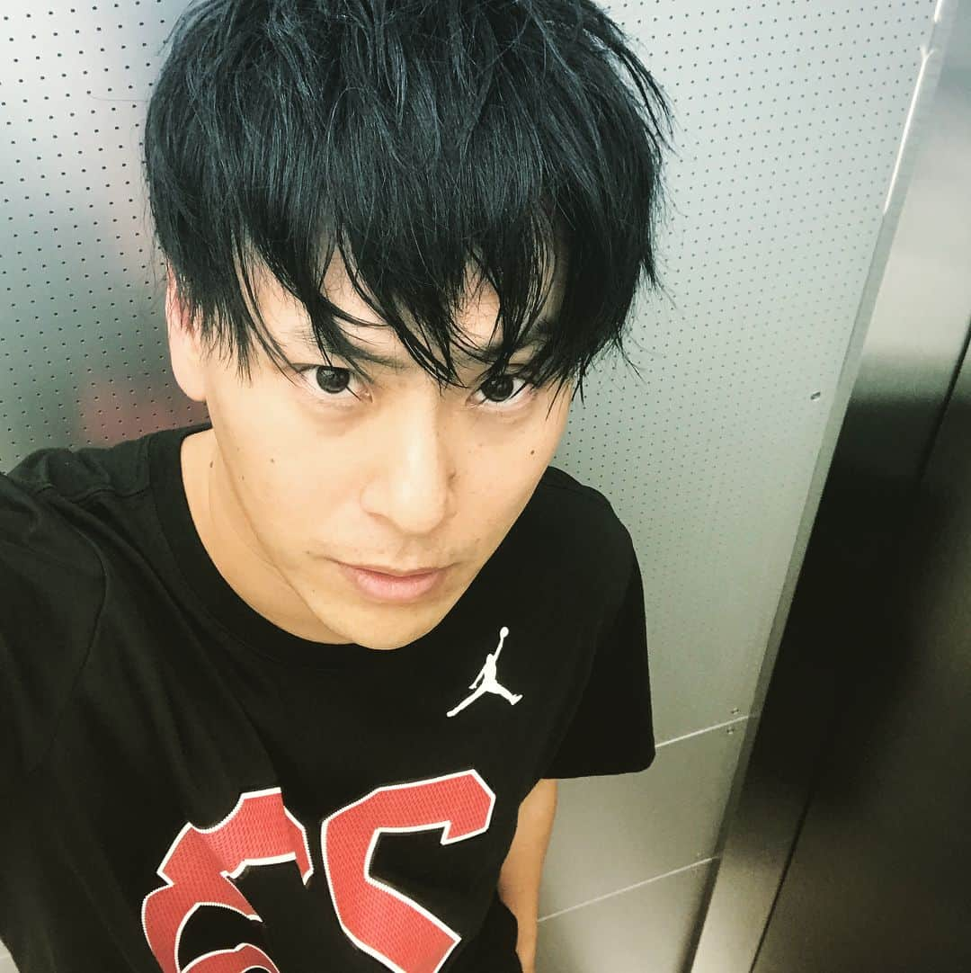 山下健二郎さんのインスタグラム写真 - (山下健二郎Instagram)「とある撮影✨✨✨📸 今日の足元はuptempo95🏀✨✨ house of hoops限定カラー👍✨🏀🏀 #やっとゲットできたから嬉しい」11月29日 20時13分 - 3jsb_kenjiro_official