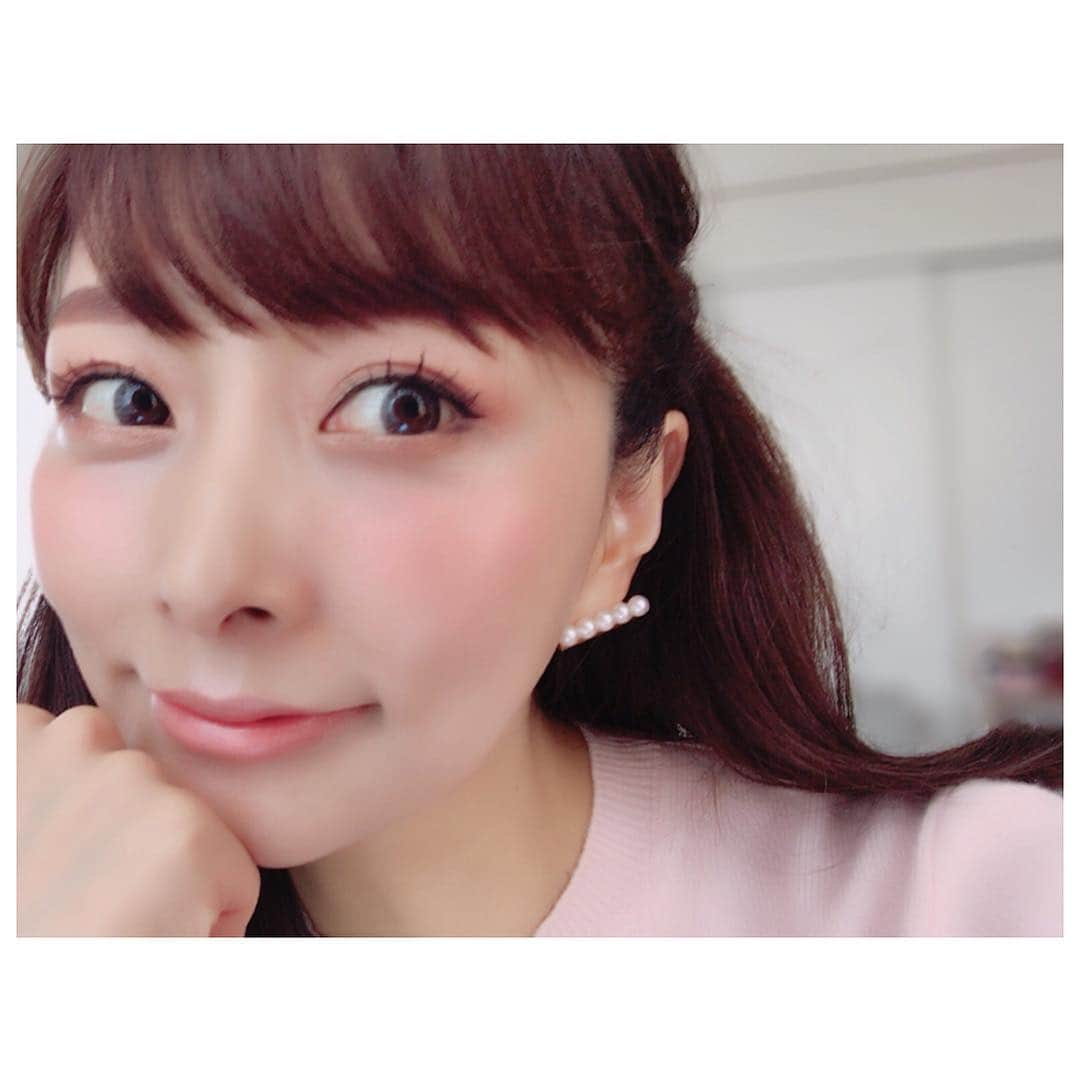 石井美保さんのインスタグラム写真 - (石井美保Instagram)「今日のエレガンスクルーズ @elegance_cosmetics 4品を使った仕上がり。ルースタイプのアイカラーウィンドRD01が絶妙！ 上まぶた目尻に赤くグラデになっている部分です。 プレストタイプのアイカラープレイフルBR02は上まぶた二重、下まぶた全体にぴったりの求めていた色！ プレイフルBR01はアイホール全体にベースで使っています。 クリームタイプのアイカラーフローデューBR01は仕上げに上まぶたの中央に。立体感と綺麗な艶が✨ 時間がたっても二重幅に溜まることなく、優秀です👌🏻 発売がまだ先ですが、発売になったらこのpostを参考にしてくださいね。 #エレガンスクルーズ 2018年3月18日発売」11月29日 17時01分 - miho_ishii