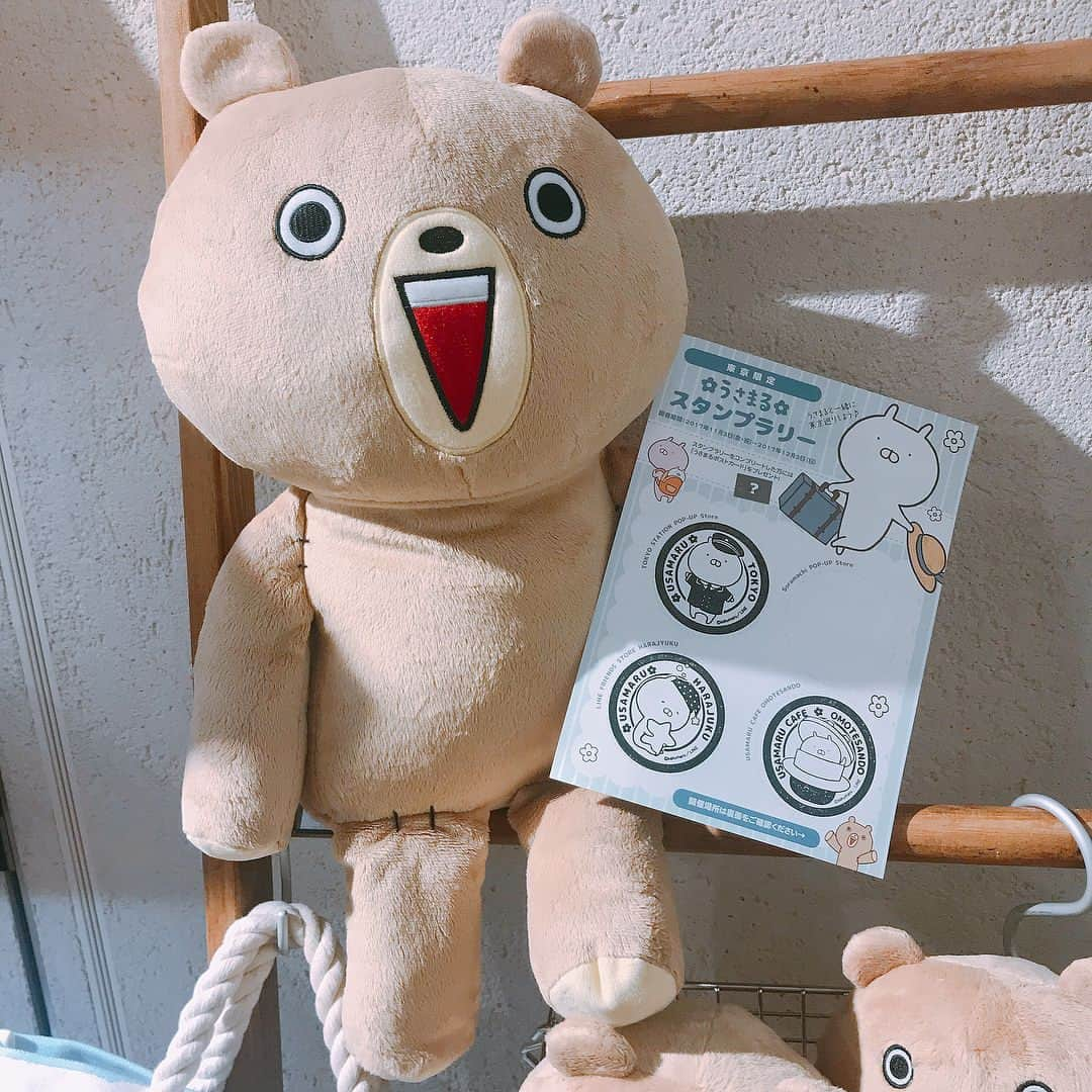 LINE Creators_officialさんのインスタグラム写真 - (LINE Creators_officialInstagram)「くまさんスタンプラリー第3弾🌈  LINE FRIENDS STORE原宿店に出かけました🐾 . .  原宿店では木蓋マグカップやデコラテ、コインケース、フェイスウォシュバンドなども販売しています🙂 . .  スタンプラリーのスタンプもためて💮 うさまらーカードもゲットできました😘💳 . .  残り300弱そうなので、まだゲットしていない方は急いで🏃🏽‍♀️💨 .  #LINEFRIENDS #原宿店 #スタンプラリー #うさまる #くまさん #うさまらーカード #コンプリートしたい  #東京限定 #LINEクリエイターズ #LINEスタンプ #usamaru #sakumaru #japan #kawaii #harajuku #instagood #linestamp #LINECreators #우사마루 #라인프렌즈 #하라주쿠」11月29日 18時45分 - linecreators