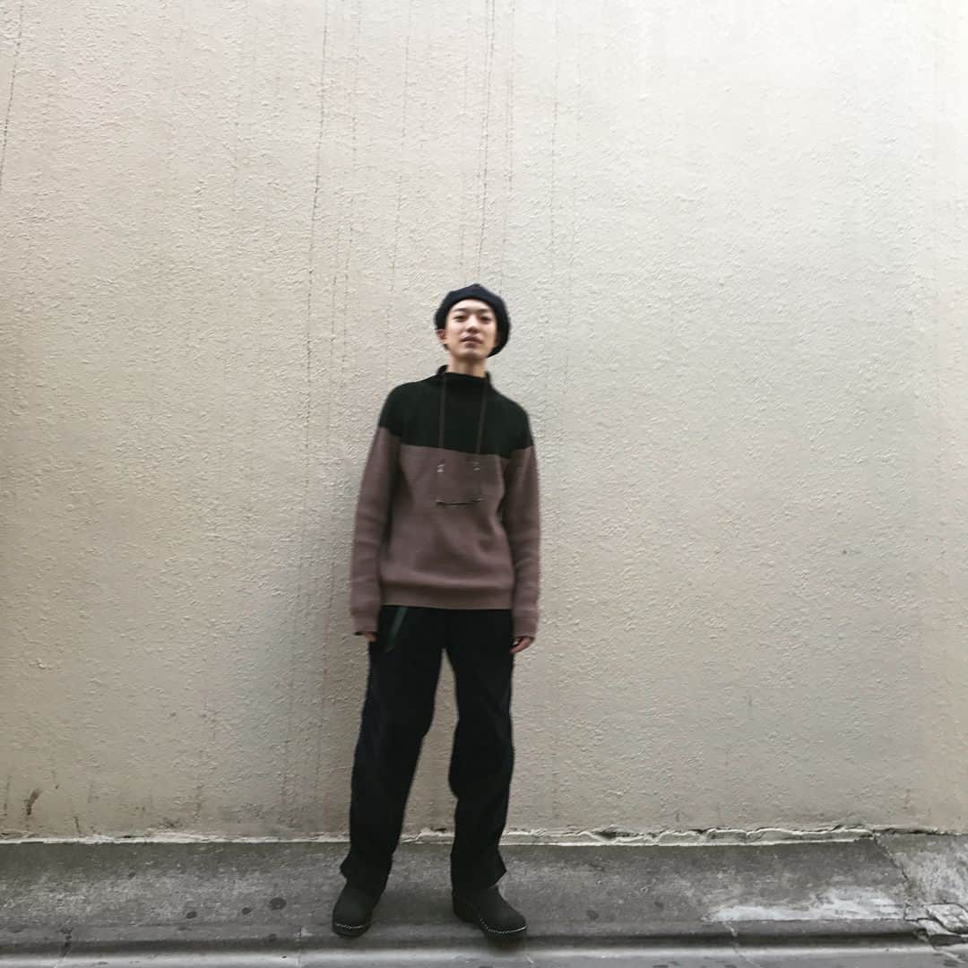 並木一樹さんのインスタグラム写真 - (並木一樹Instagram)「snap 冬はニットにコーデュロイに、温かみのあるコーデが好きです🌿 パンツのコーデュロイとベレー帽で合わせてみてますがどうですかね^ ^🌿 ・ knit: kolor pants:kolor shoes:toroentorp ・ コーデュロイのベレー帽は実はCA4LAのでヘビロテしてます🌿安いしいいよ🕺✨ 本日も沢山のご来店ありがとうございました！いつも感謝です🌿 #sacai#kolor#auralee#ファッションスナップ#ファッション#スナップ#needles#toroentorp」11月29日 23時35分 - casi_namiki