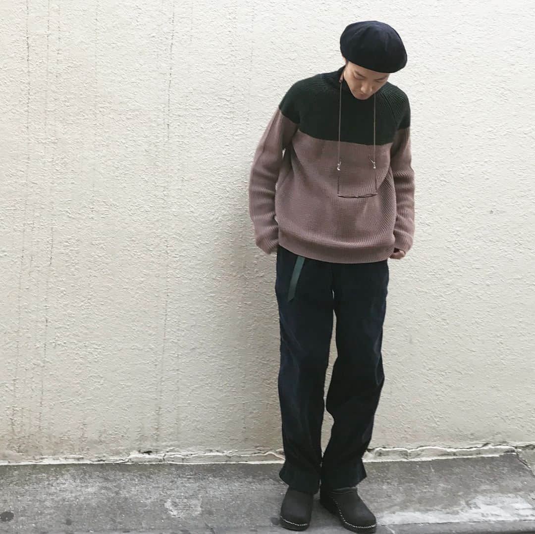 並木一樹さんのインスタグラム写真 - (並木一樹Instagram)「snap 冬はニットにコーデュロイに、温かみのあるコーデが好きです🌿 パンツのコーデュロイとベレー帽で合わせてみてますがどうですかね^ ^🌿 ・ knit: kolor pants:kolor shoes:toroentorp ・ コーデュロイのベレー帽は実はCA4LAのでヘビロテしてます🌿安いしいいよ🕺✨ 本日も沢山のご来店ありがとうございました！いつも感謝です🌿 #sacai#kolor#auralee#ファッションスナップ#ファッション#スナップ#needles#toroentorp」11月29日 23時35分 - casi_namiki