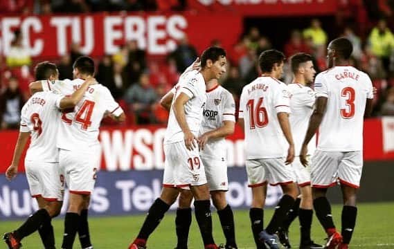 リオネル・キャロルのインスタグラム：「Trabajo hecho esta noche en la Copa del Rey✌🏾🏆 Sienta bien jugar en casa ❤ #VamosMiSevilla @sevillafc」